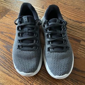 Black under armor shoes